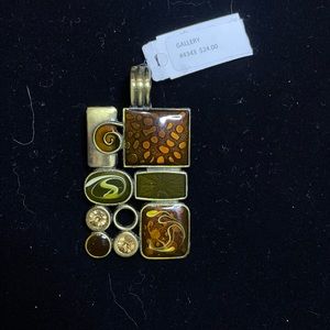 Premier Designs “Gallery” medallion #4343